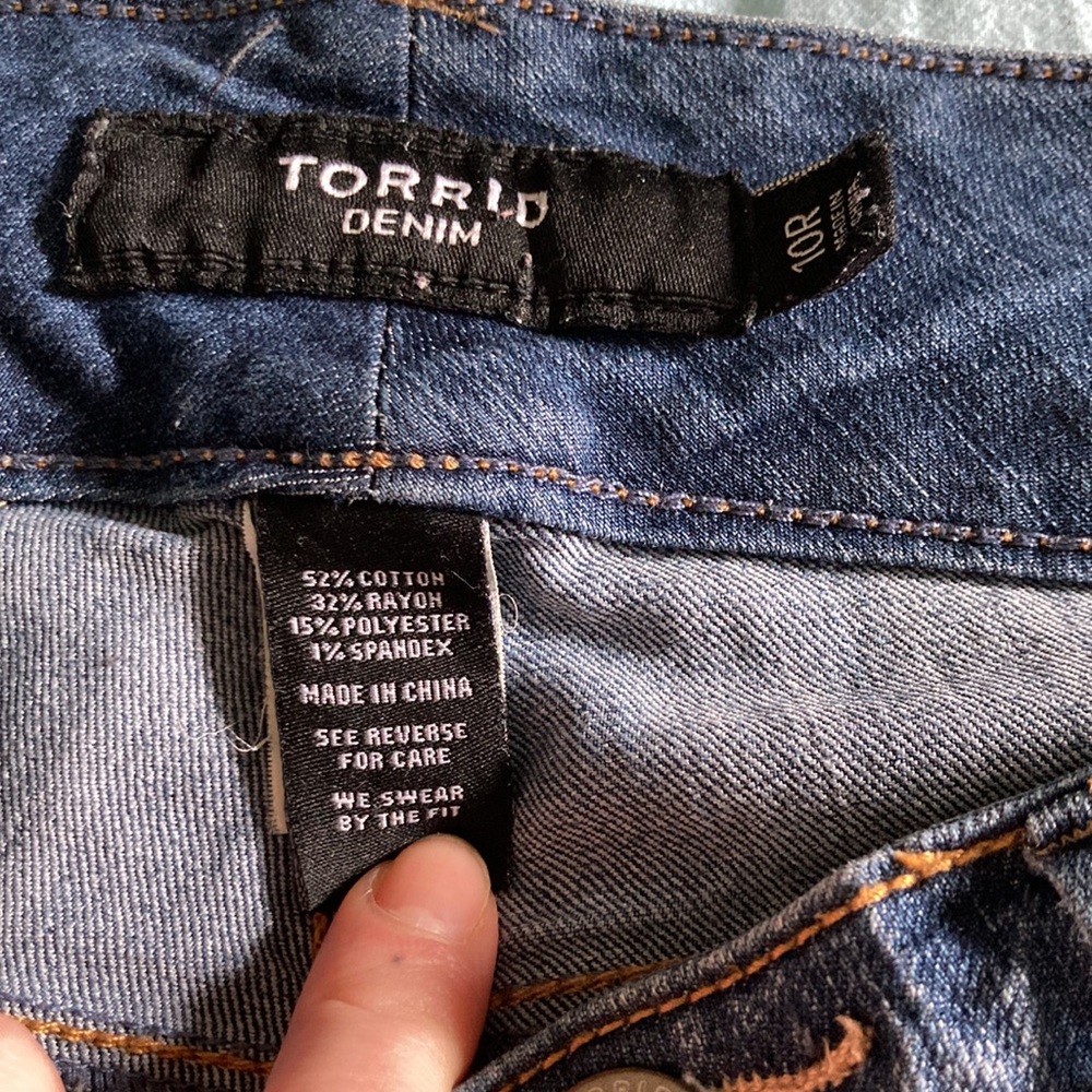 Torrid medium wash stretch denim low-mid rise skinny - Picture 2 of 6